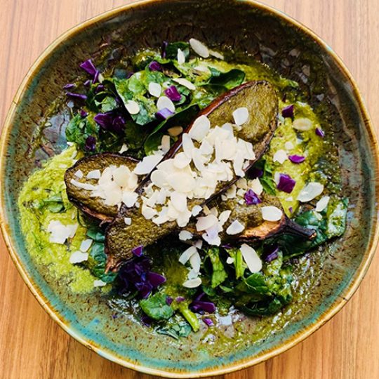 Aubergines rôti à la chermoulah, mousseline de mâche et apandes effilées - Recette de Charly Fredet - Le Parfait Savoureux