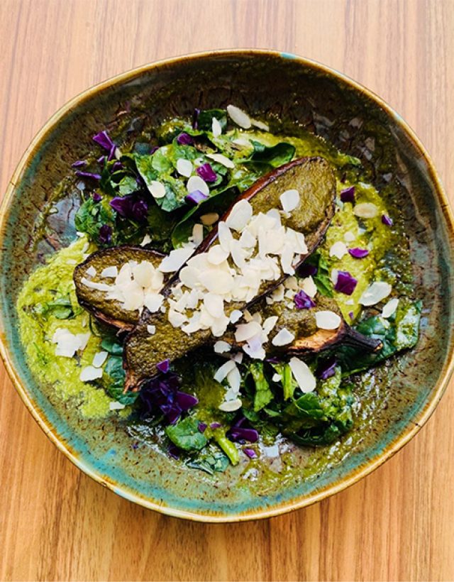 Aubergines rôti à la chermoulah, mousseline de mâche et apandes effilées - Recette de Charly Fredet - Le Parfait Savoureux