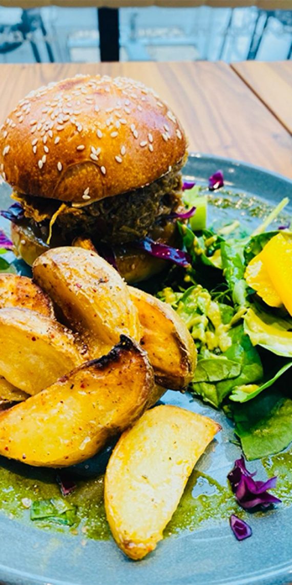 Nos réalisations 6 Burger à l’effiloché de porc aux épices et sirop d’érable - Recette de Charly Fredet - Le Parfait Savoureux