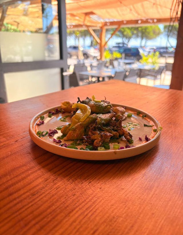 Chipirons à la persillade - Restaurant Le Comptoir de Marcel à Maubuisson