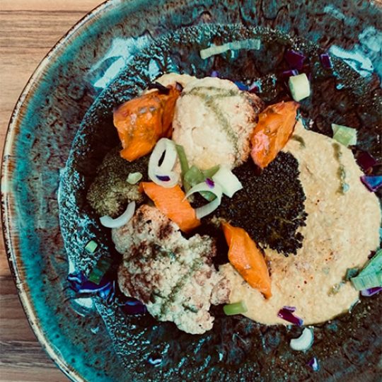 Légumes rôti persillade et houmous a la patate douce - Recette de Charly Fredet - Le Parfait Savoureux