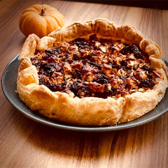 Quiche de patate douce aux sésames noir pesto pistache aux graines d’avoine - Recette de Charly Fredet - Le Parfait Savoureux