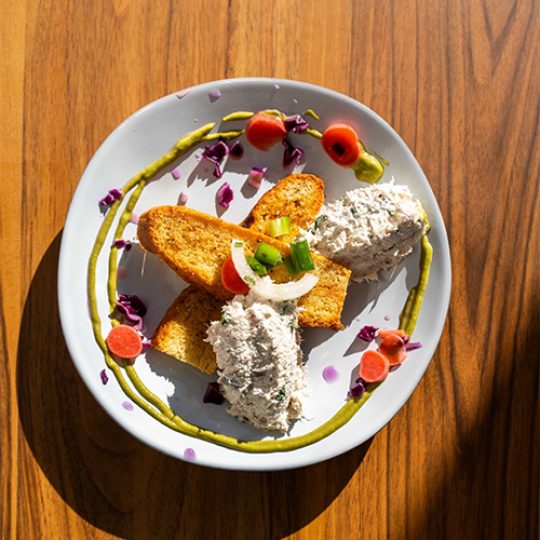 Rillettes de merlu de capbreton et toasts aux piment d’espelette - Recette de Charly Fredet - Le Parfait Savoureux