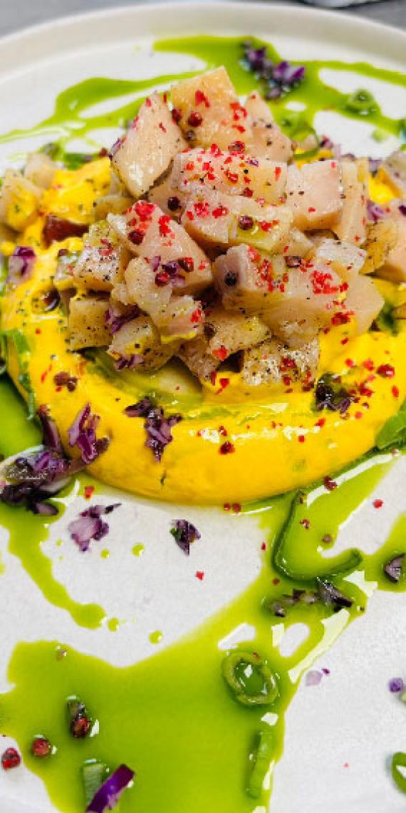 Nos réalisations 10 Tartare de truite fumée au poivre de timut et huile de romarin
